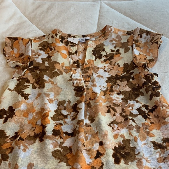 NWT Calvin Klein Floral blouse with flutter Sleeves - Picture 3 of 10
